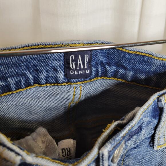 GAP Light Wash Straight Leg Ripped Holes Jeans, 24/00 - Picture 7 of 9